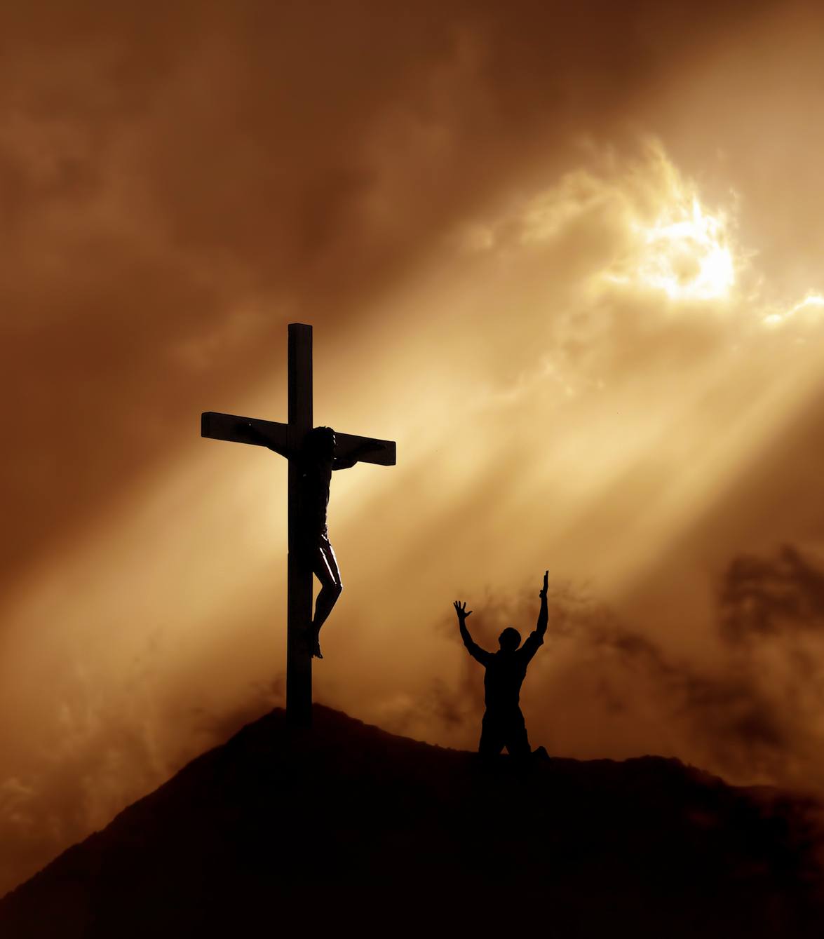 Безгрешно жить. Человек перед крестом. Перед крестом. Человек молится перед крестом. Грешник у Креста.